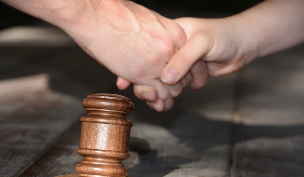 Auto Accident Lawsuits vs. Insurance Settlements in Florida: Which Is Better for You?